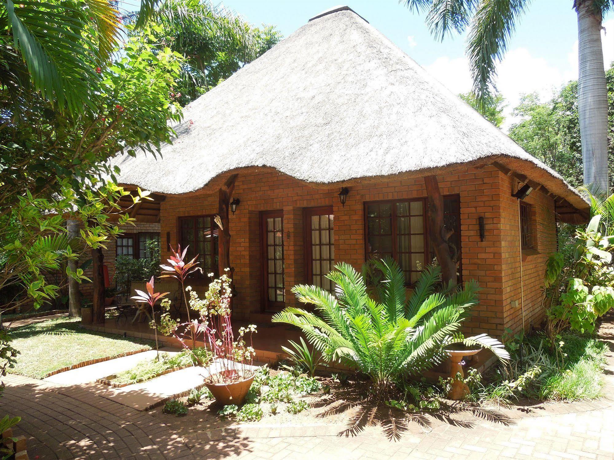 Trees Too Guest Lodge Komatipoort Exterior foto